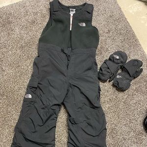 Kids The North Face snow bibs! Size 5t!